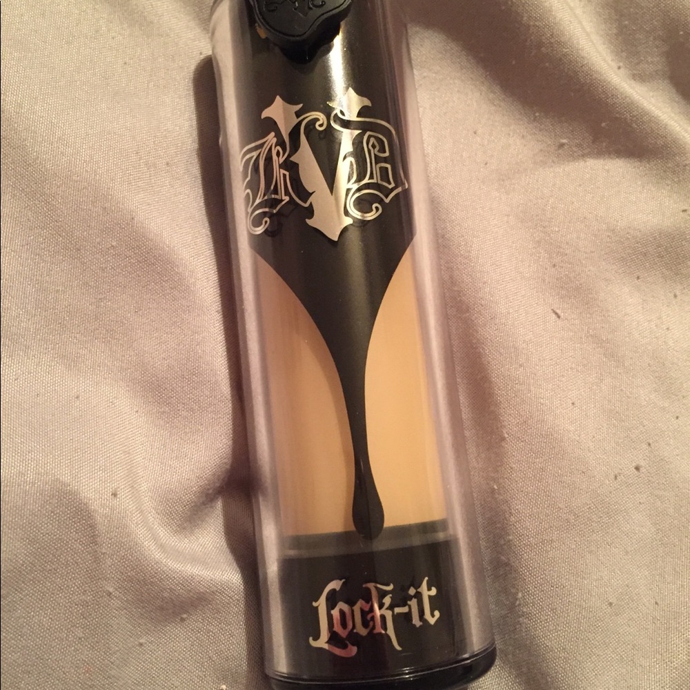 Kat Von D foundation: light 45 neutral